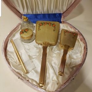 Vintage Dresser Vanity Set